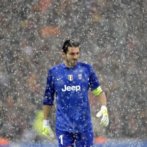 开云体育-里程碑夜，里昂回应争议，公牛与巴萨的CBA备战风暴，里程碑夜里昂回应争议，公牛与巴萨掀起CBA备战风暴